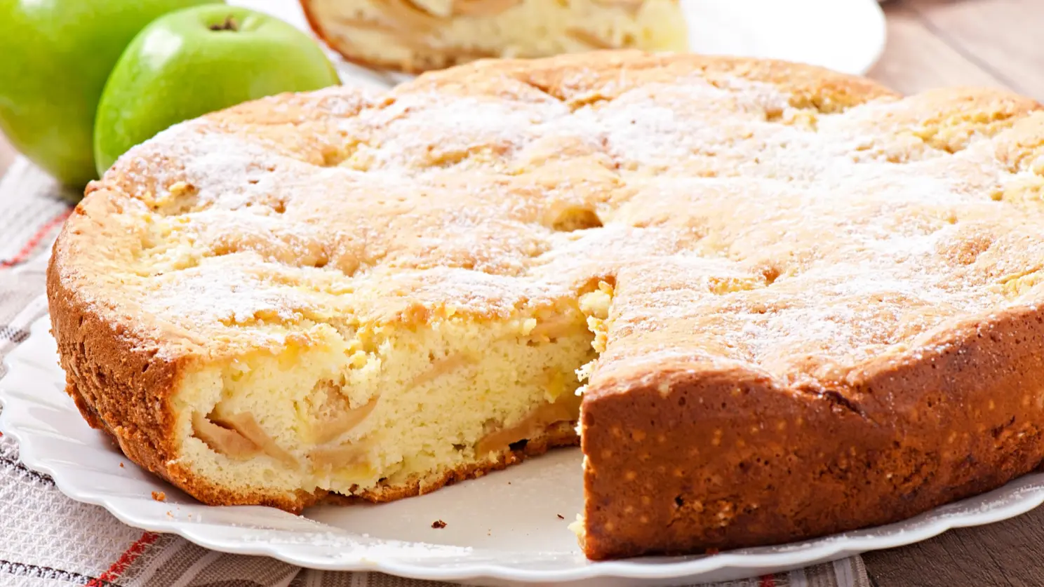 Готовый яблочный пирог