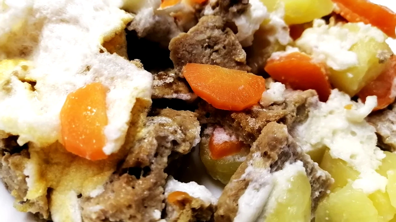 Запеченные белки с овощами и паровыми котлетами