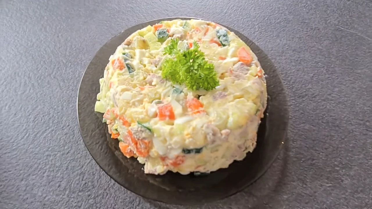 Полезный вариант салата оливье