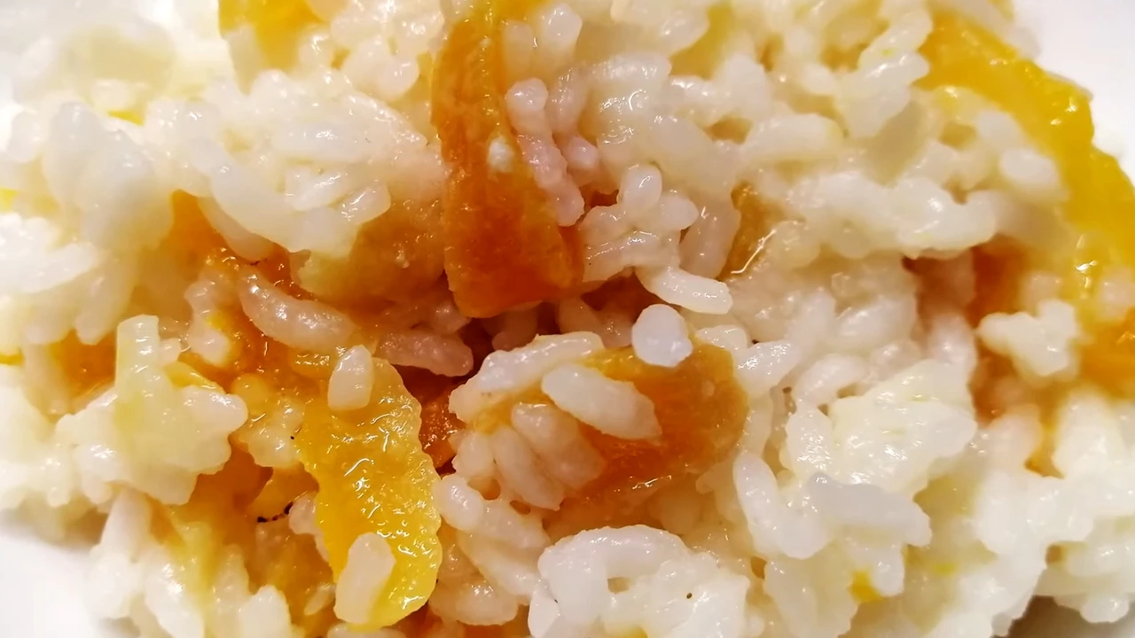 Рисовая каша с курагой