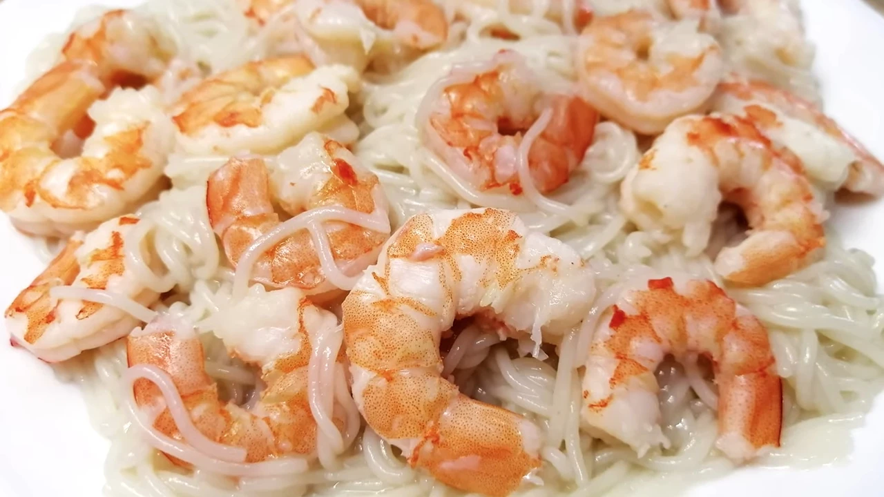 Креветки с рисовой лапшой