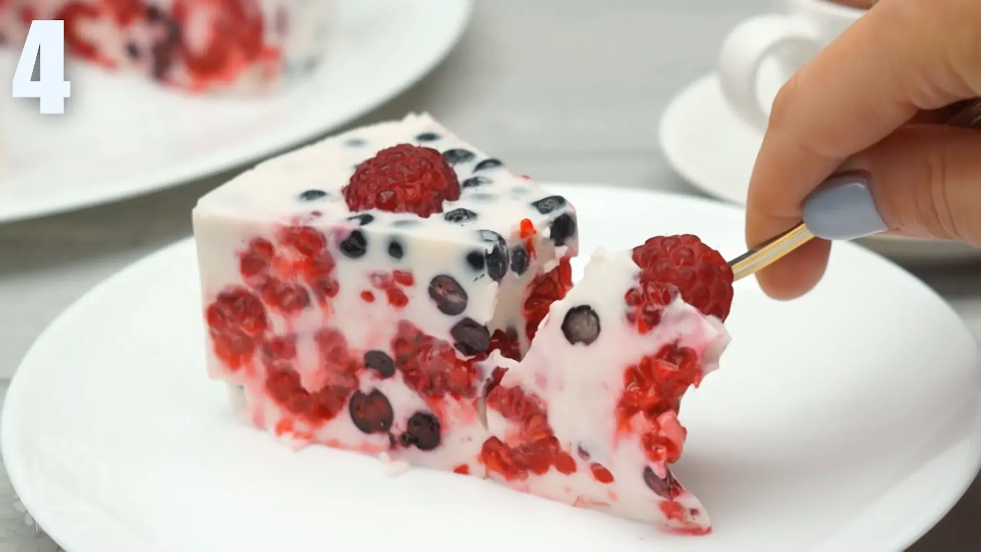 Ягодный торт без выпечки