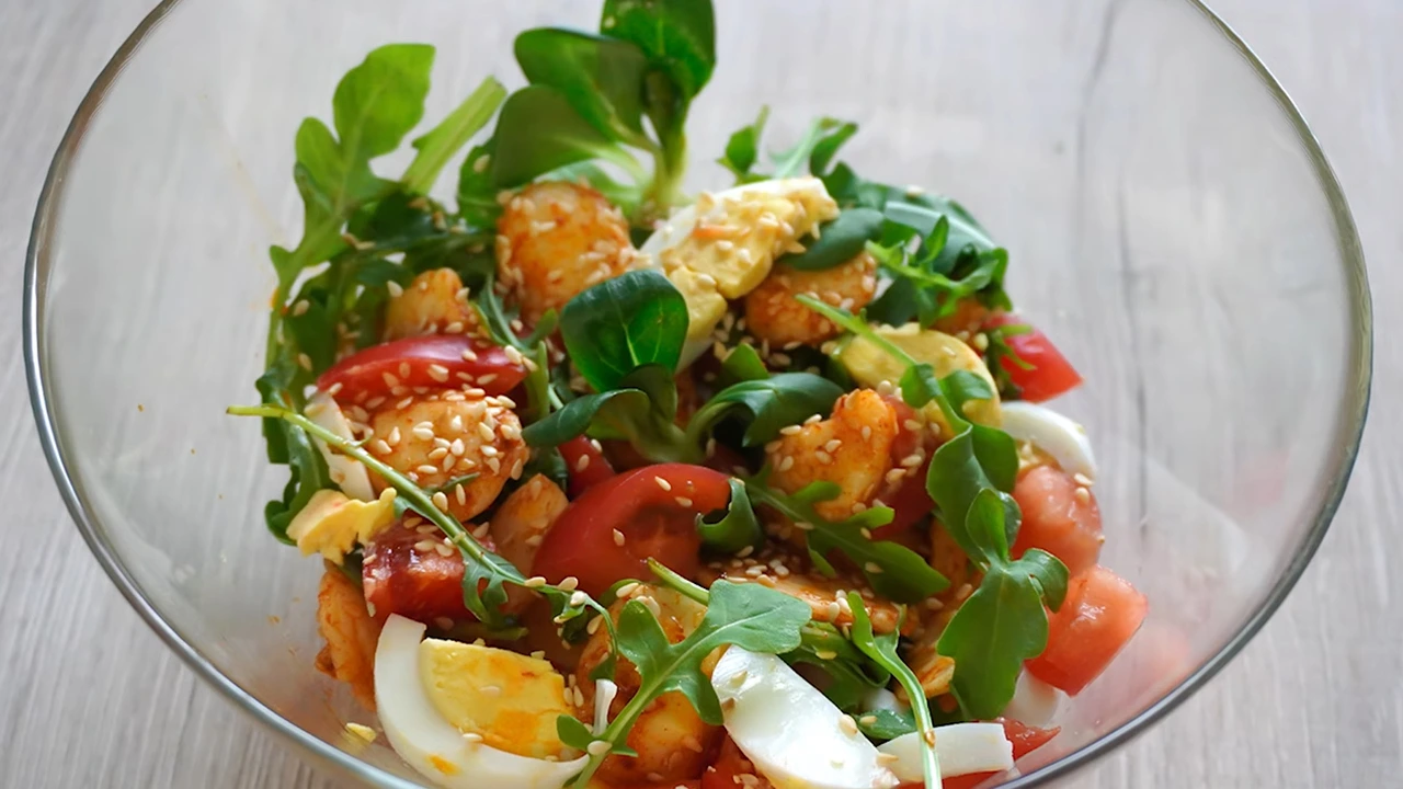 Салат с жареным сыром