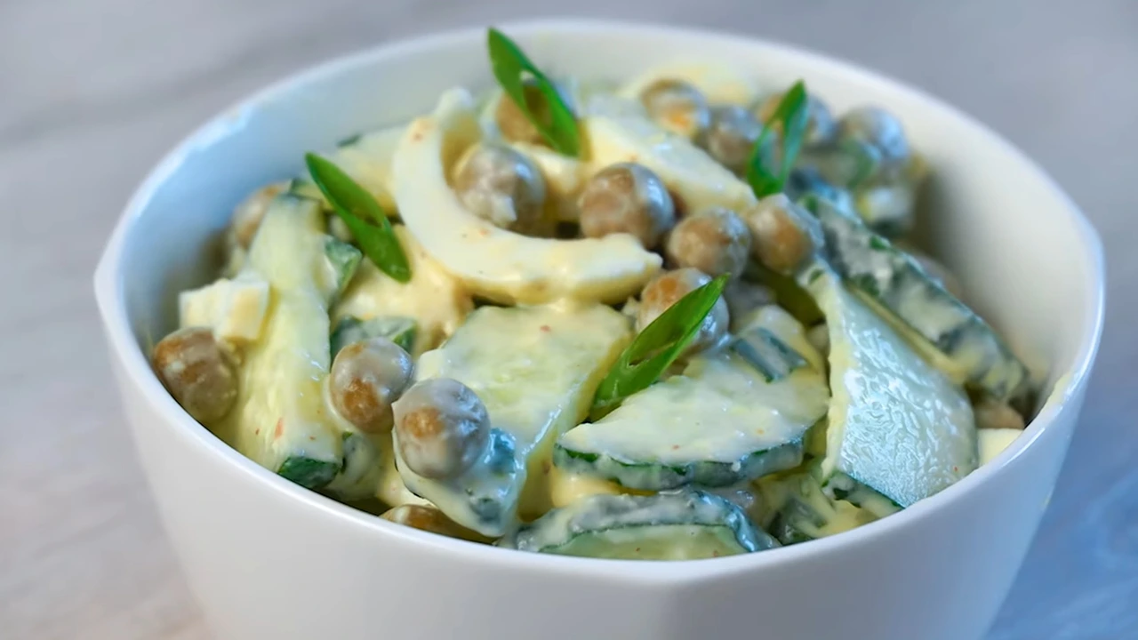 Салат с горошком