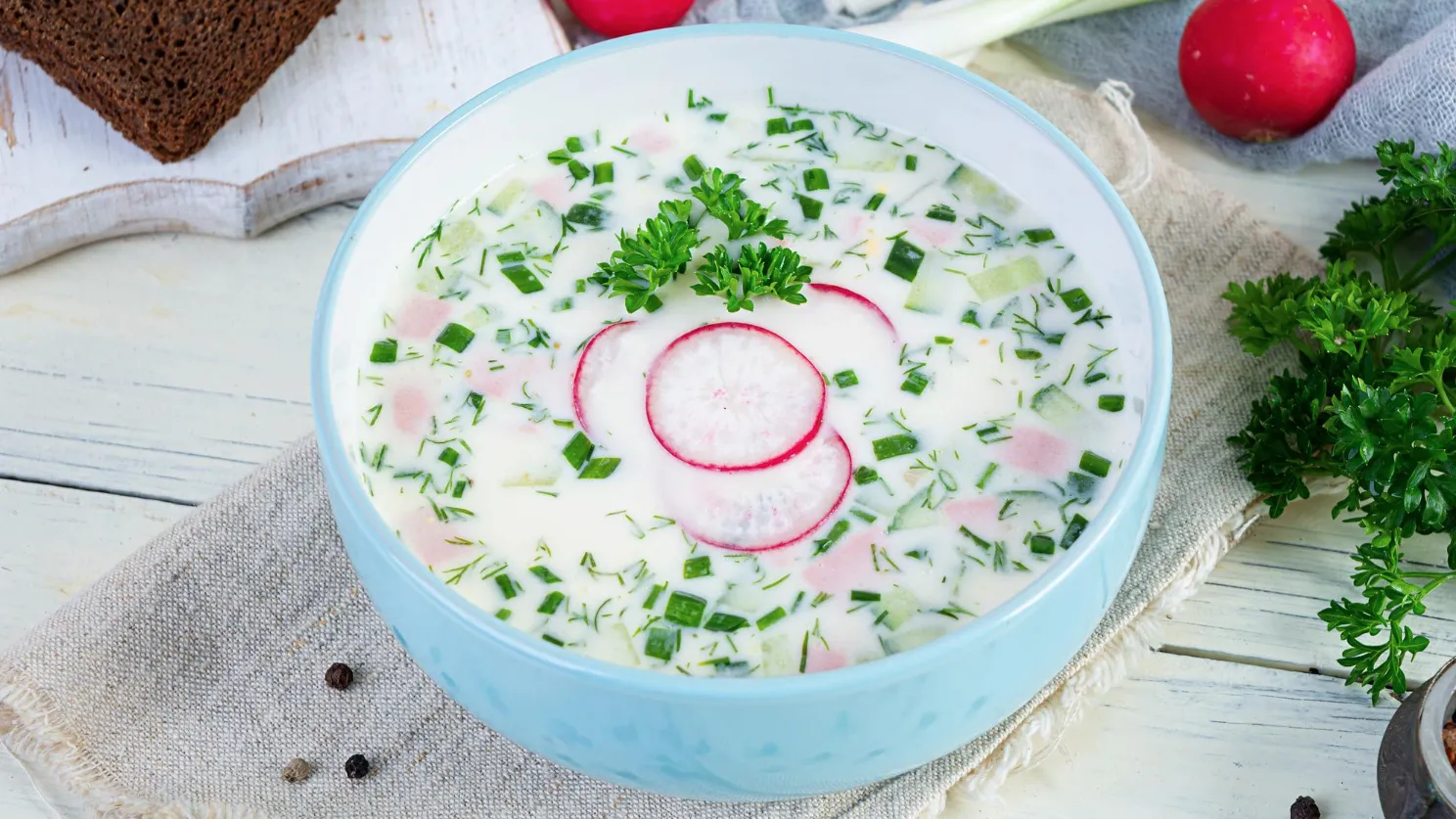 Окрошка на столе