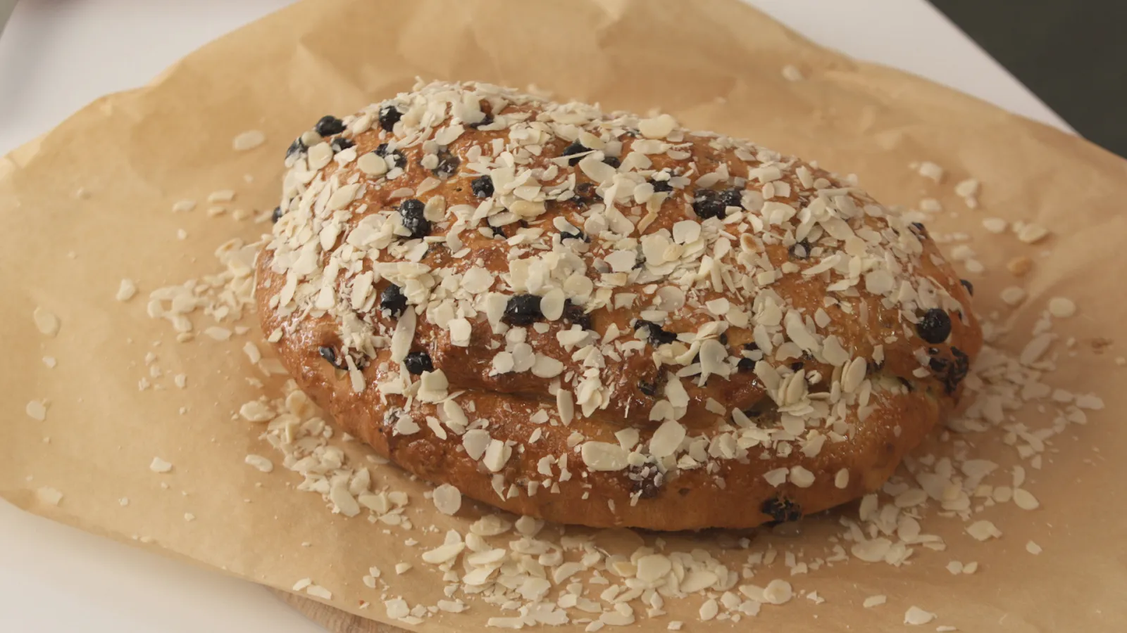 Мигдалевий солодкий хліб