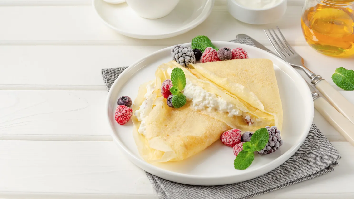 Подача блинов с творогом