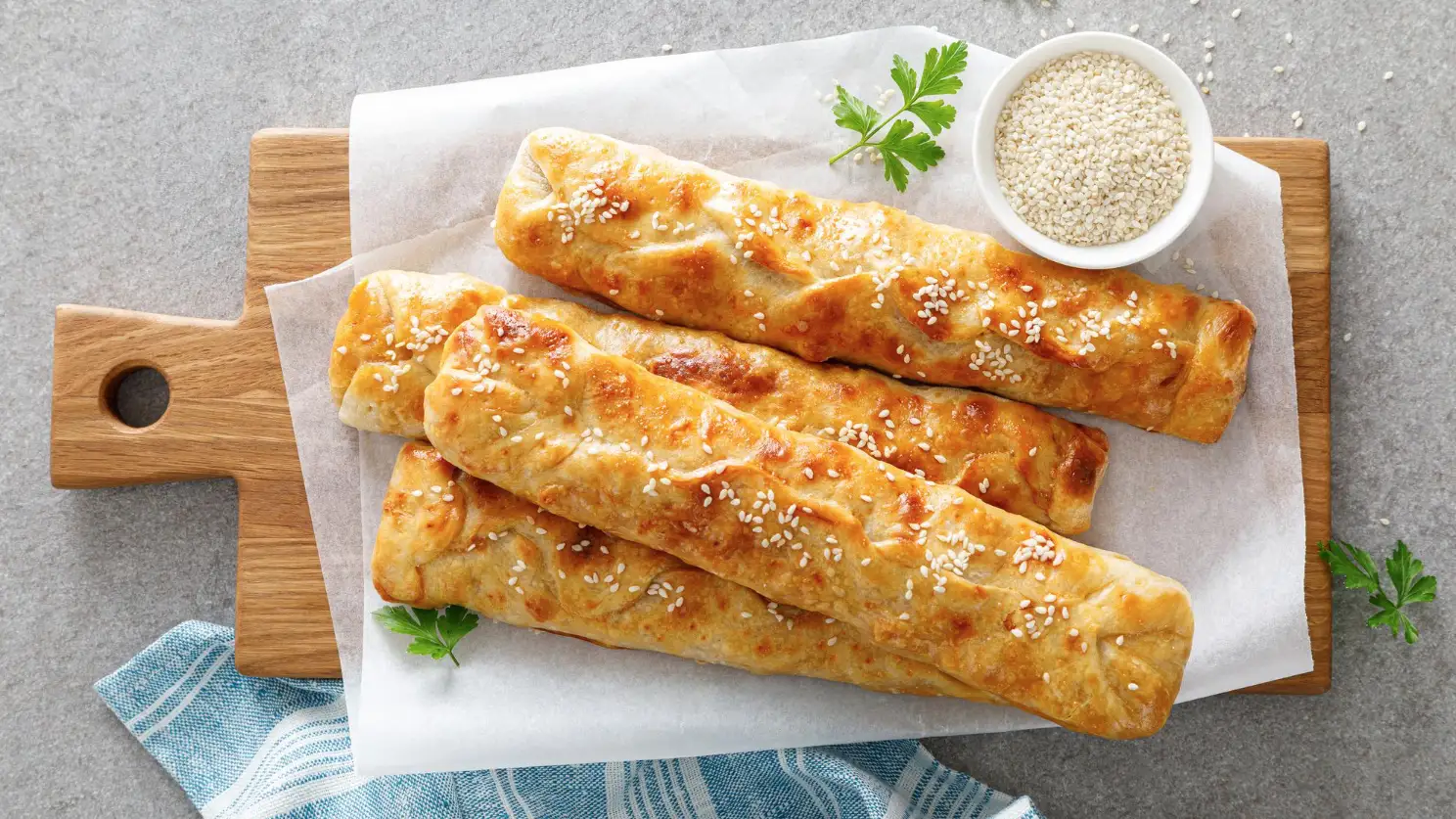 Подача пирожков из слоеного теста