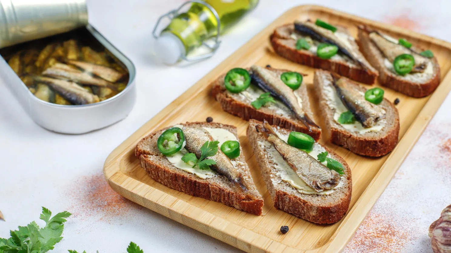 Бутерброды со шпротами
