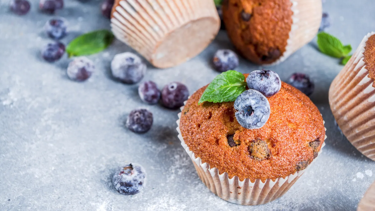 Подача черничных маффинов