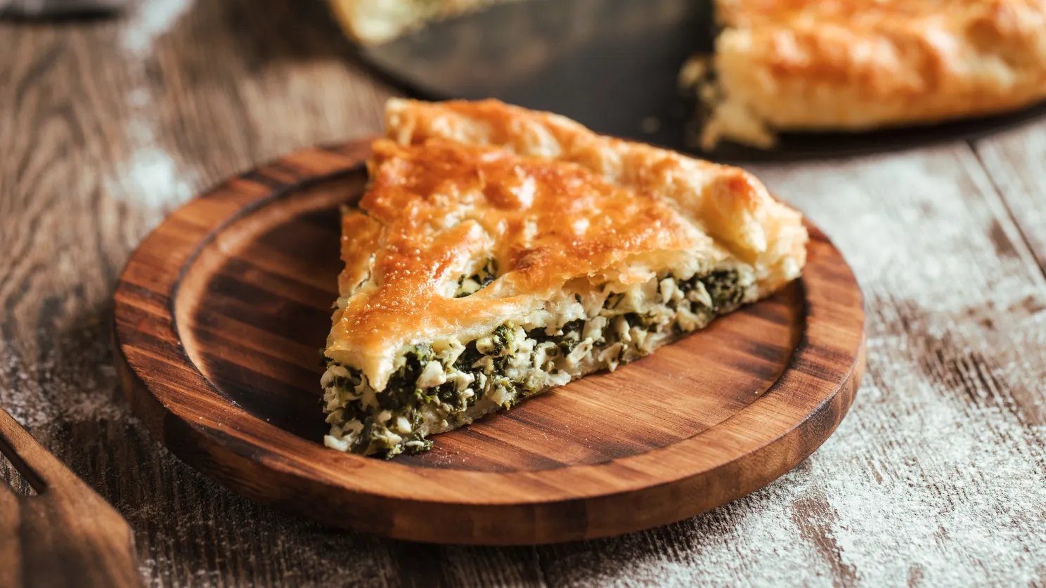 Подача пирога со шпинатом